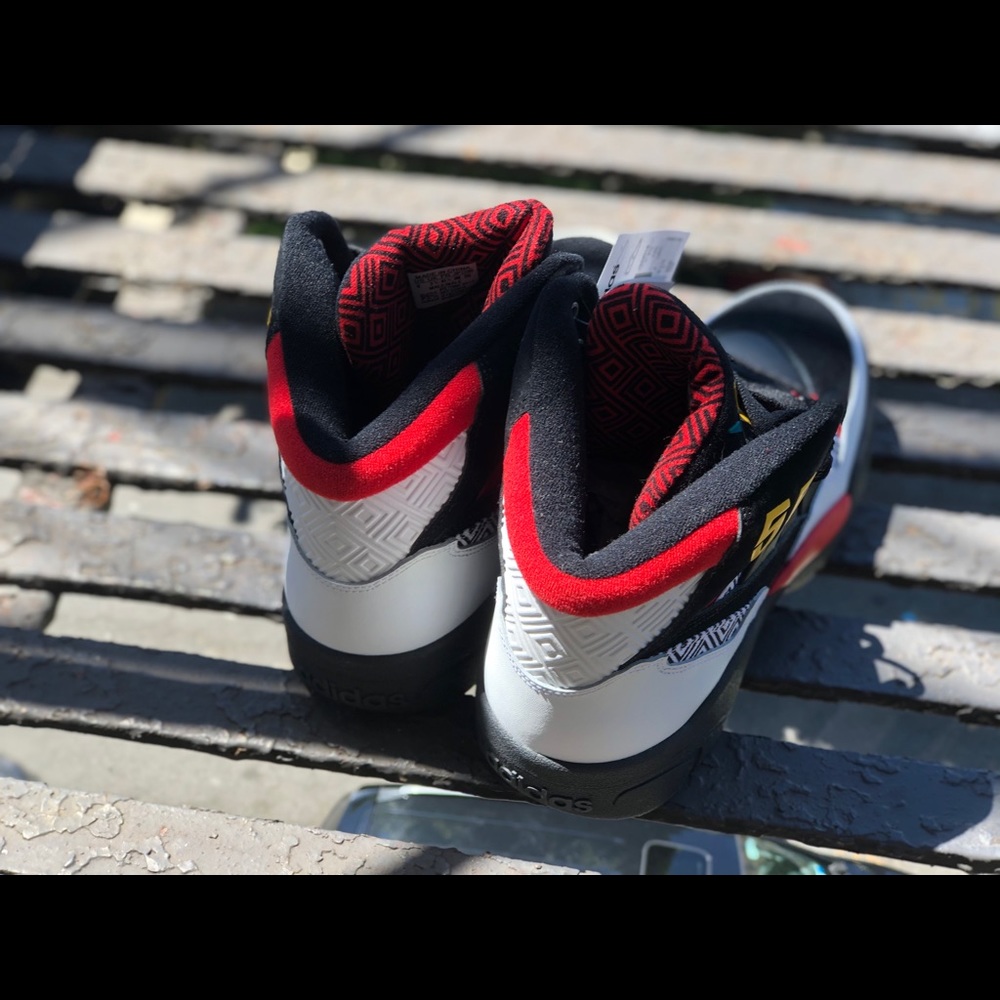 Adidas motombo stockx 300$